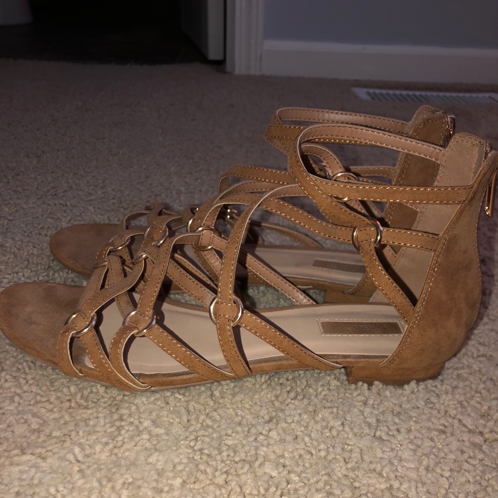 Cute Tan and Gold Sandals!